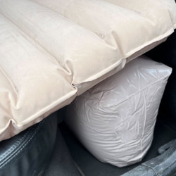 Nafukovací matrac do auta- béžový + pumpa