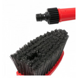 Čistiaca kefa s prípojkou na hadicu