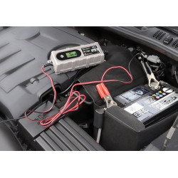 Nabíječka s mikroprocesor s LCD displayom 6/12V 3,8A (4-120Ah)